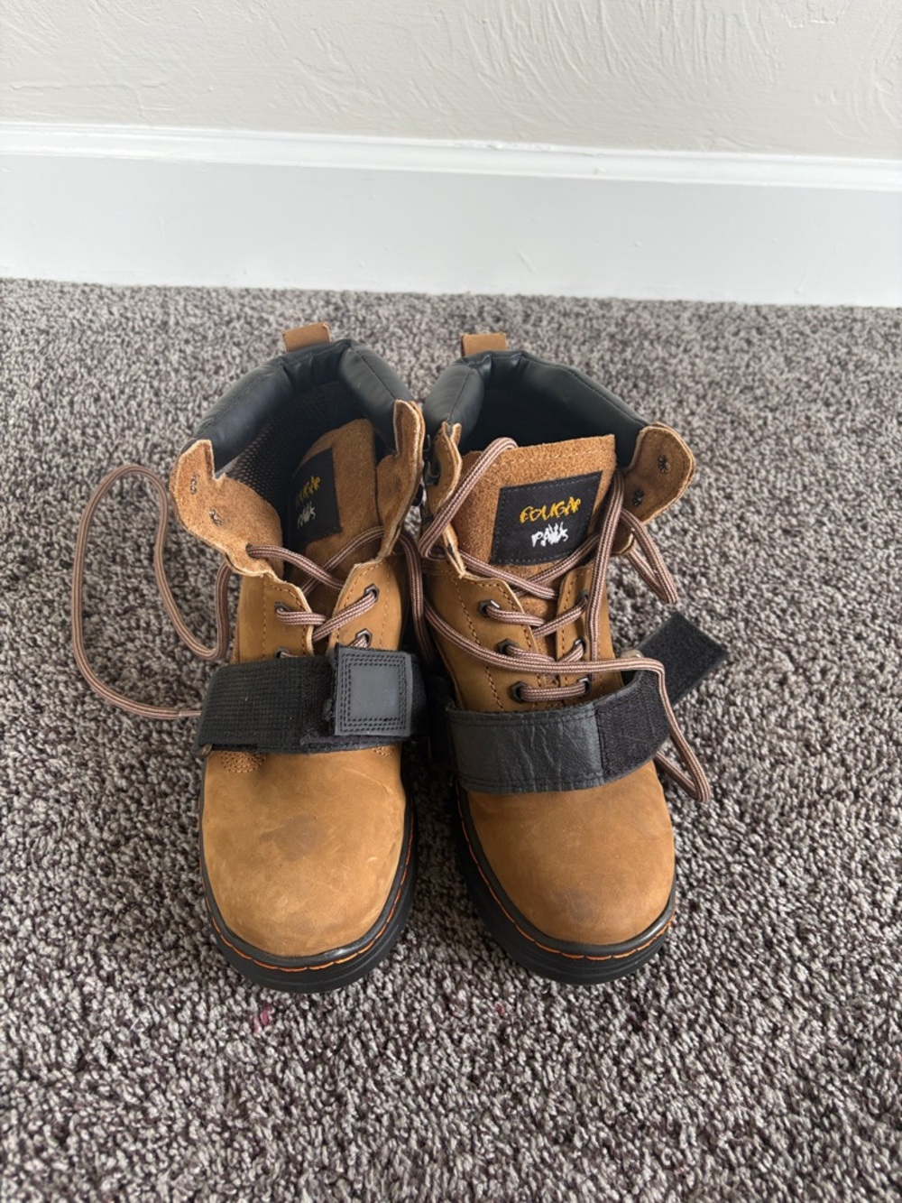 Cougar Paws M 7 - Worn once